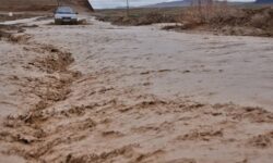 بارندگی راه ارتباطی ١٣ روستای معمولان را قطع کرد