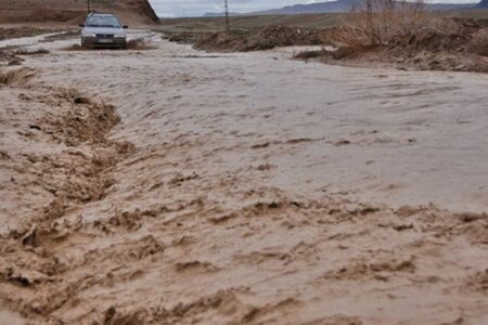 بارندگی راه ارتباطی ١٣ روستای معمولان را قطع کرد