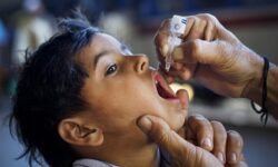 اتباع خراسان رضوی واکسن فلج اطفال و سرخک دریافت کردند