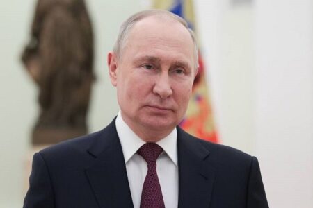 دستور پوتین برای ممنوعیت استفاده از گوشی آیفون برای مقامات روس